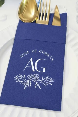 Kumaş Dokulu Cepli Lacivert Peçete Baş Harfli İsimli Konsept