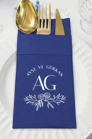 Kumaş Dokulu Cepli Lacivert Peçete Baş Harfli İsimli Konsept