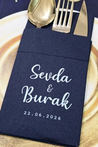 Kumaş Dokulu Cepli Siyah Peçete İsimli Konsept