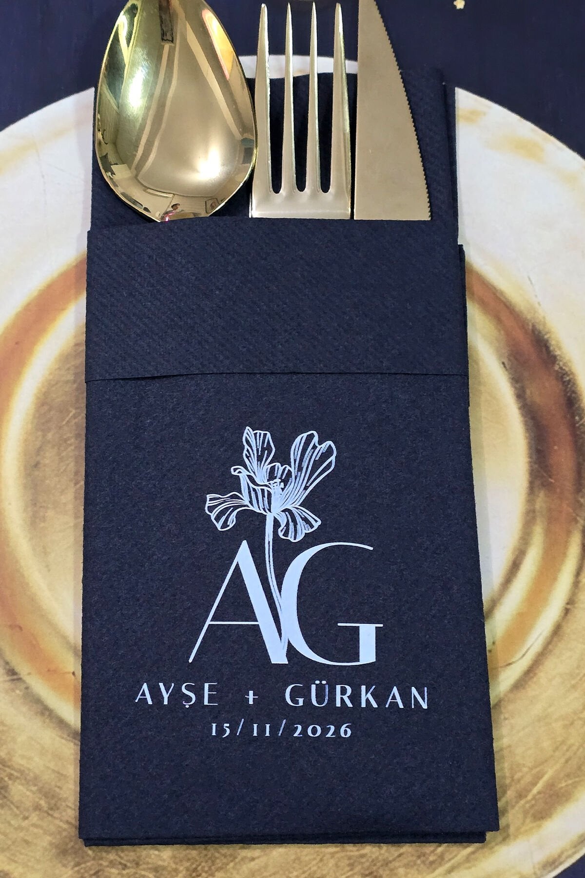 Kumaş Dokulu Cepli Siyah Peçete Baş Harf Konsept