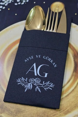 Kumaş Dokulu Cepli Siyah Peçete Baş Harf ve İsimli Konsept