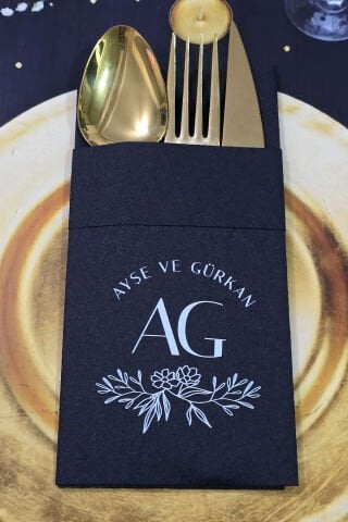 Kumaş Dokulu Cepli Siyah Peçete Baş Harf ve İsimli Konsept