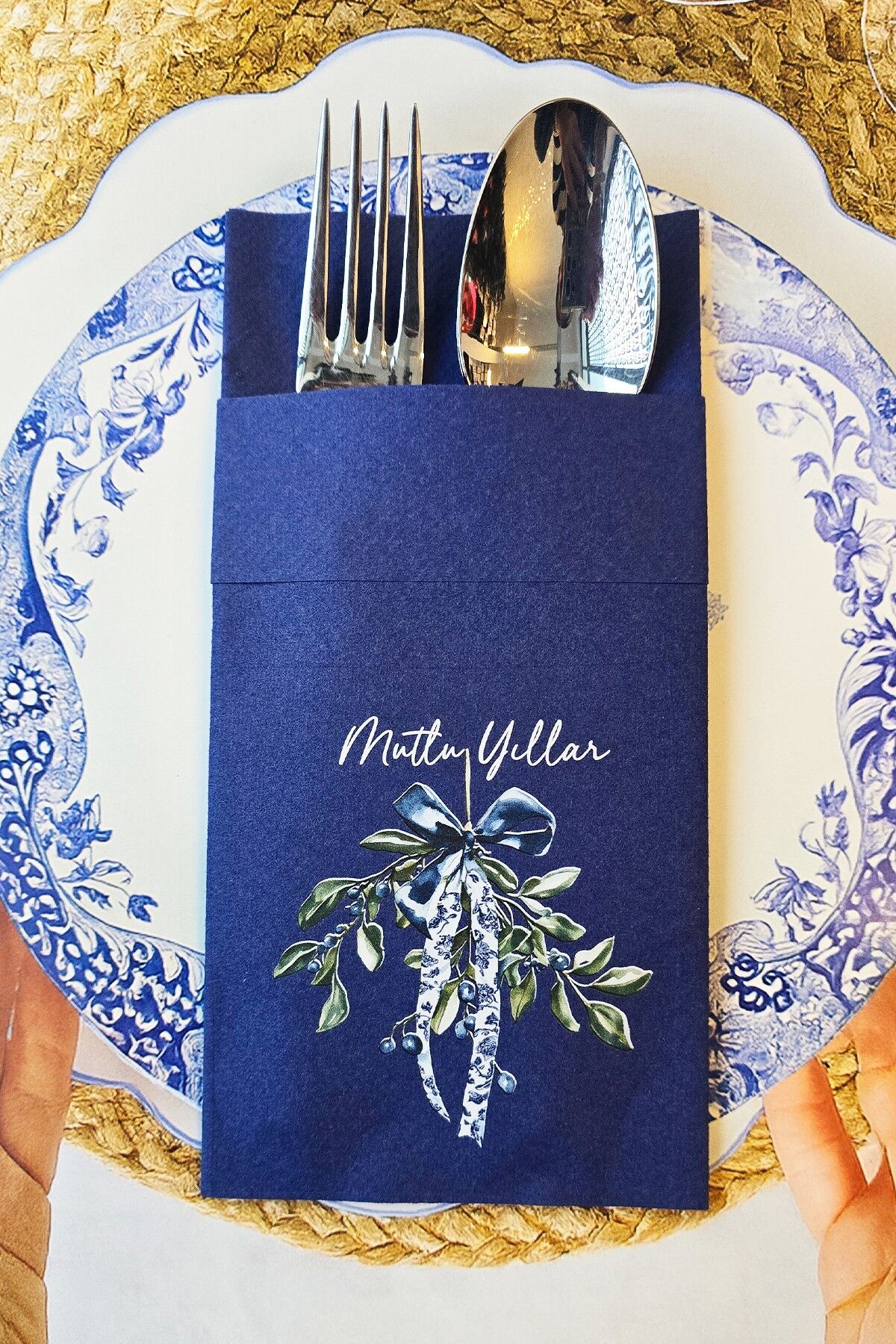 Kumaş Dokulu Lacivert Bleu Blanc Yılbaşı Fiyonk ve Dallar Tasarım Cepli Yılbaşı Peçetesi 6lı Paket