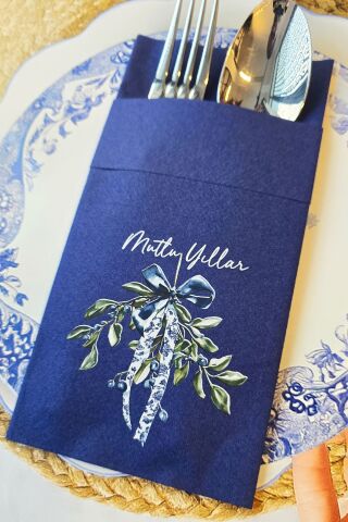 Kumaş Dokulu Lacivert Bleu Blanc Yılbaşı Fiyonk ve Dallar Tasarım Cepli Yılbaşı Peçetesi 6lı Paket