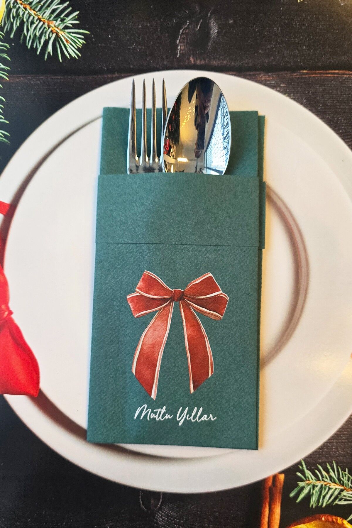 Kumaş Dokulu Yeşil Kırmızı Zarif Fiyonk Tasarım Cepli Yılbaşı Peçetesi 6lı Paket