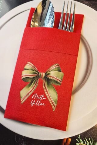 Kumaş Dokulu Kırmızı Zarif Yeşil Fiyonk Tasarım Cepli Yılbaşı Peçetesi 6lı Paket