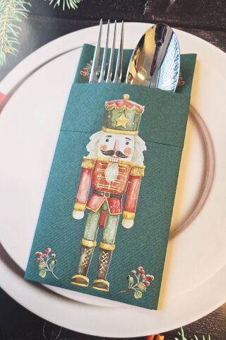 Kumaş Dokulu Yeşil Yılbaşı Kurşun Asker Tasarım Baskılı Cepli Yılbaşı Peçetesi 6lı Paket