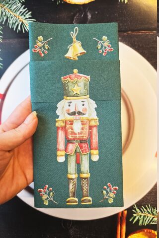 Kumaş Dokulu Yeşil Yılbaşı Kurşun Asker Tasarım Baskılı Cepli Yılbaşı Peçetesi 6lı Paket