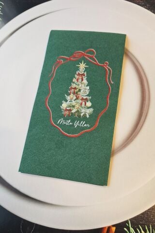 Fiyonk Detay Yılbaşı Ağacı Baskılı Yeşil Yılbaşı Peçetesi 12li Paket Yeşil Peçete