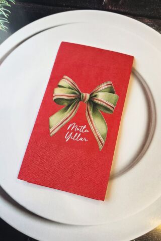 Zarif Yeşil Fiyonk Mutlu Yıllar Yazılı Kırmızı Yılbaşı Peçeteli 12li Kırmızı Peçete