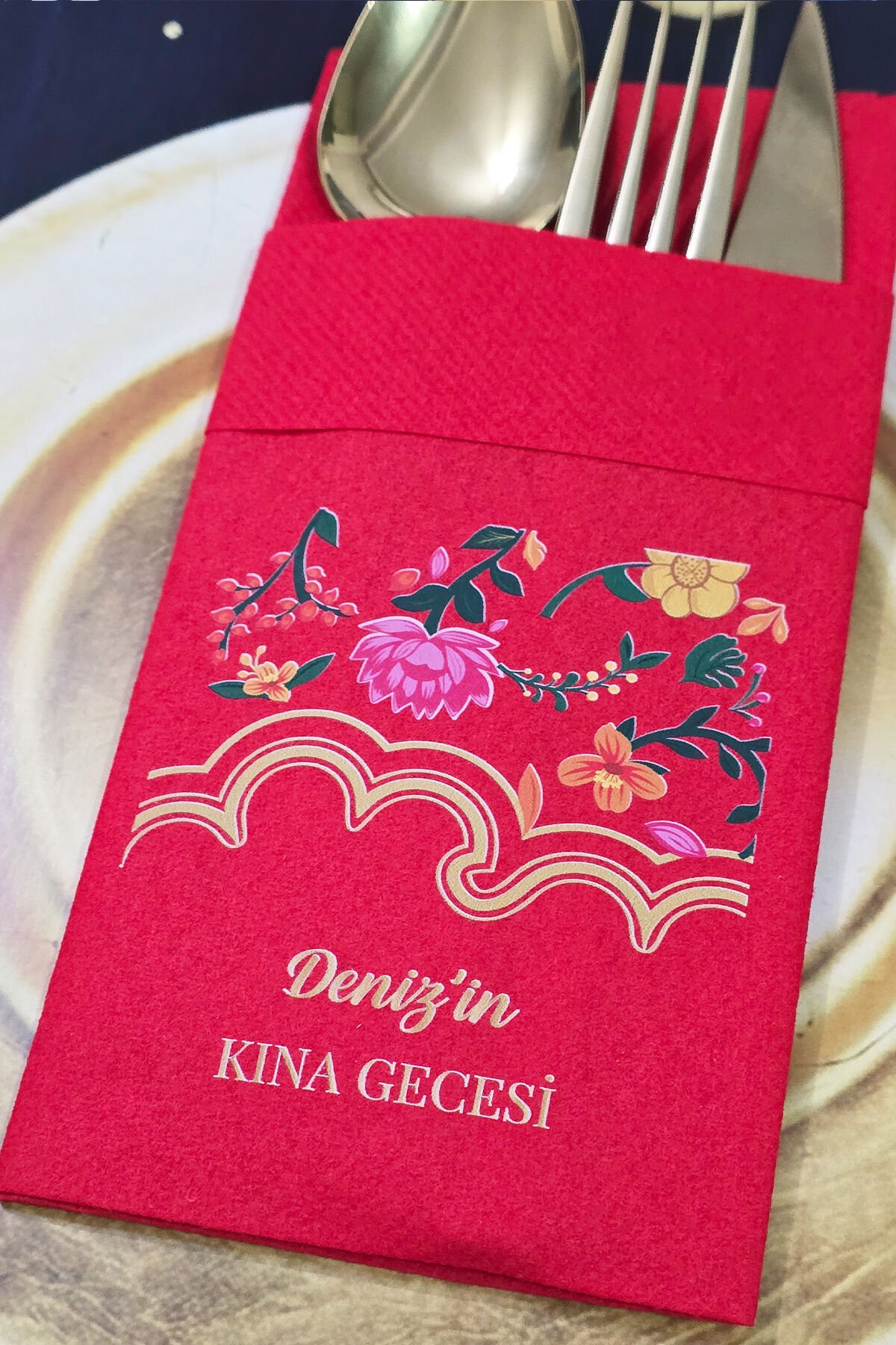 Kumaş Dokulu Cepli Kırmızı Peçete Bahar Çiçekleri Gold Konsept Kına Konsept