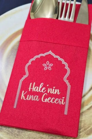 Kumaş Dokulu Cepli Kırmızı Peçete Gold Çerçeve Kına Konsept