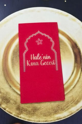 Gold Çerçeve Kına Konsept Baskılı Kırmızı Peçete