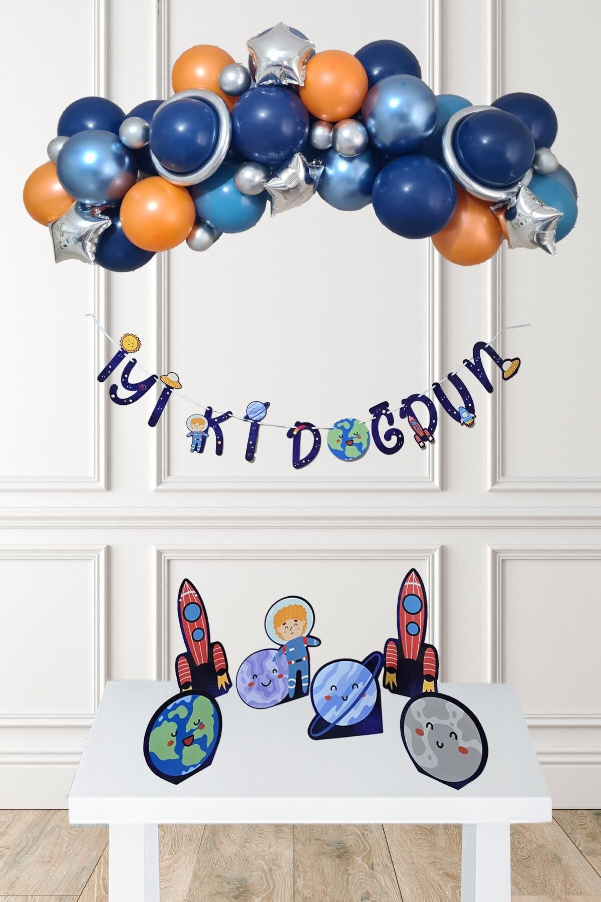Uzay Konsept Bannerlı Masa Üstü Pano Setli Doğum Günü Balon Zinciri Seti