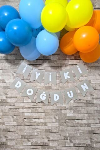 İyi Ki Doğdun Banner Kum Beji Üzeri Beyaz Yazı Retro Doğum Günü Süsleri