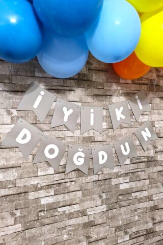 İyi Ki Doğdun Banner Kum Beji Üzeri Beyaz Yazı Retro Doğum Günü Süsleri