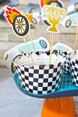 Yarış Konsepti Siyah Beyaz Dama Desen Cupcake Sargısı 10'lu