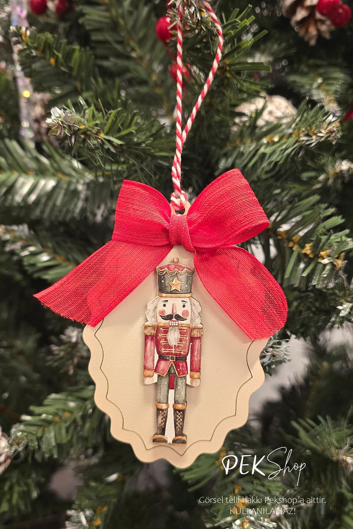 Kurşun Asker Figürlü Kırmızı Fiyonklu Yılbaşı Ağaç Süsü