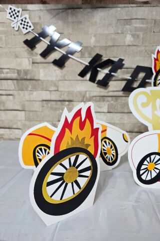 Retro Yarış Arabaları Tema Doğum Günü Ayaklı Pano Seti Doğum Günü Masa Üstü Panolar