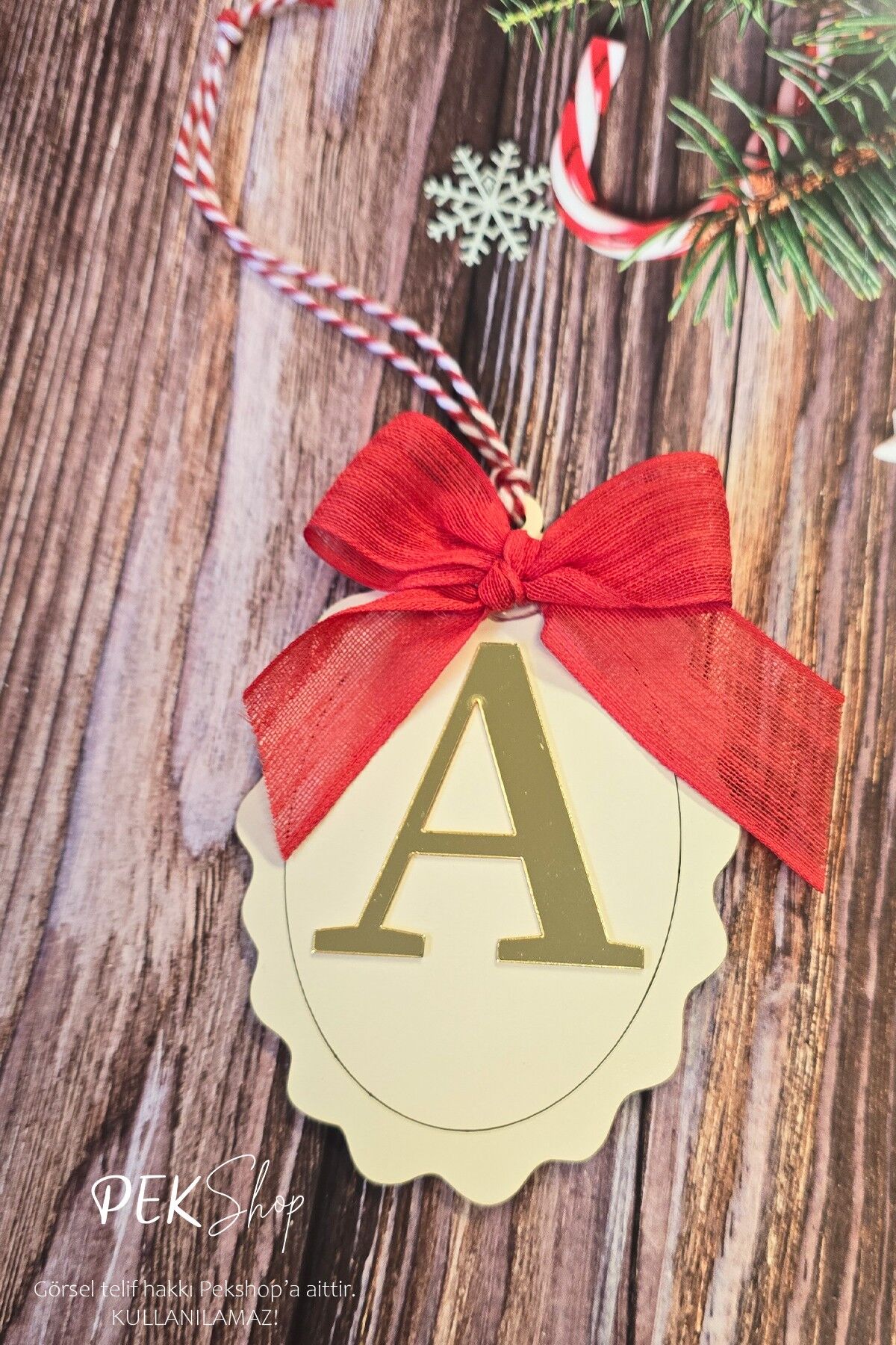 Baş Harfli Fiyonklu Yılbaşı Ağaç Süsü - Gold Baş Harf Kırmızı Fiyonk Kurdele Yeni Yıl Süsü