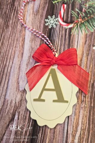 Baş Harfli Fiyonklu Yılbaşı Ağaç Süsü - Gold Baş Harf Kırmızı Fiyonk Kurdele Yeni Yıl Süsü