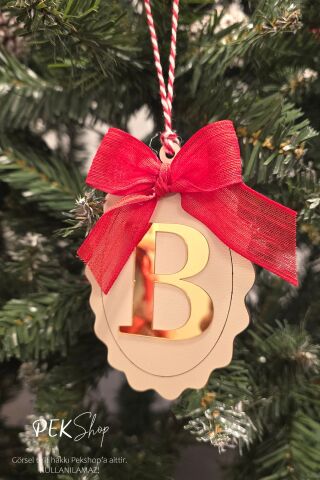 Baş Harfli Fiyonklu Yılbaşı Ağaç Süsü - Gold Baş Harf Kırmızı Fiyonk Kurdele Yeni Yıl Süsü