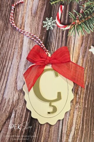 Baş Harfli Fiyonklu Yılbaşı Ağaç Süsü - Gold Baş Harf Kırmızı Fiyonk Kurdele Yeni Yıl Süsü