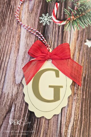 Baş Harfli Fiyonklu Yılbaşı Ağaç Süsü - Gold Baş Harf Kırmızı Fiyonk Kurdele Yeni Yıl Süsü