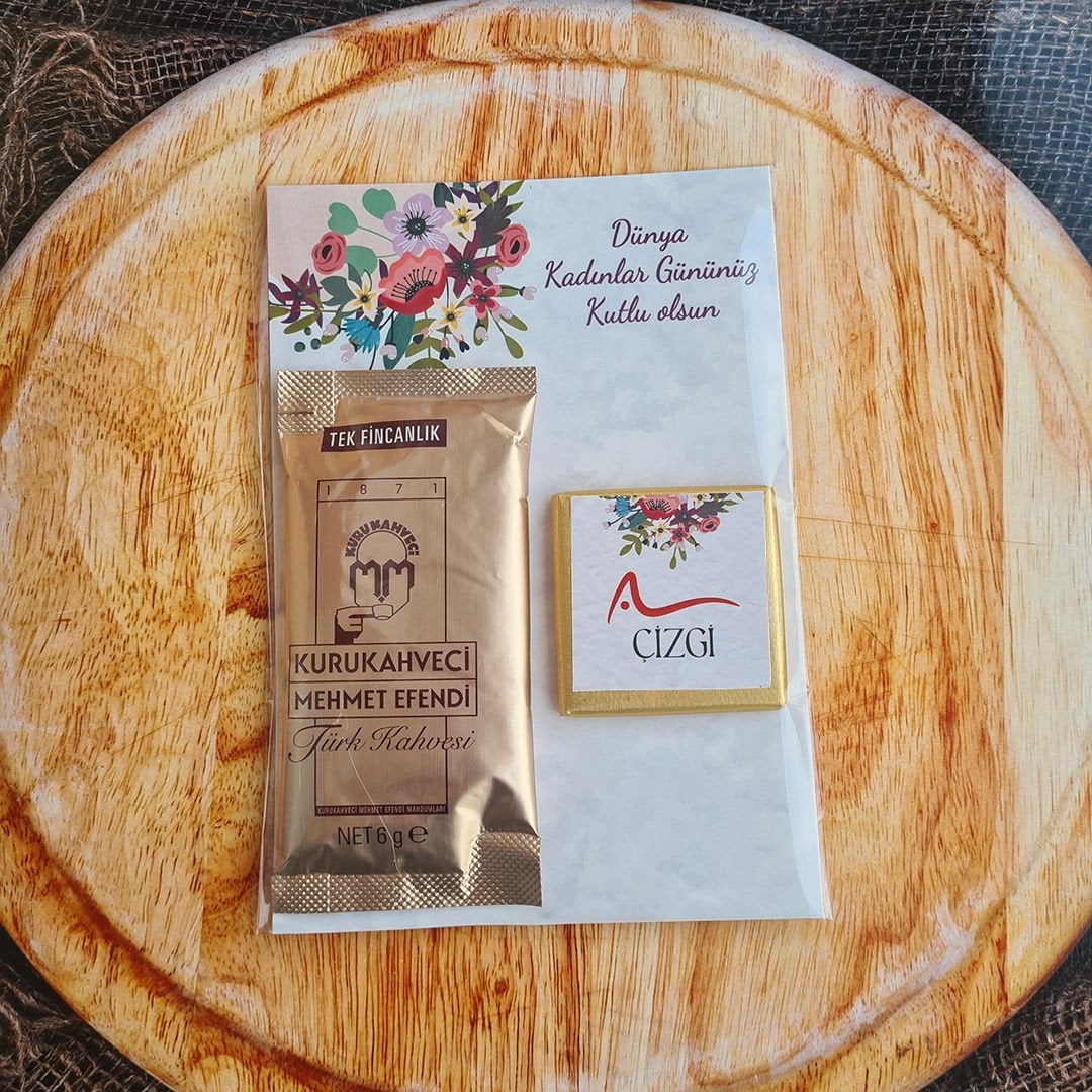Çiçekli Firma Logolu Türk Kahveli Çikolatalı Kadınlar Günü Hediyesi