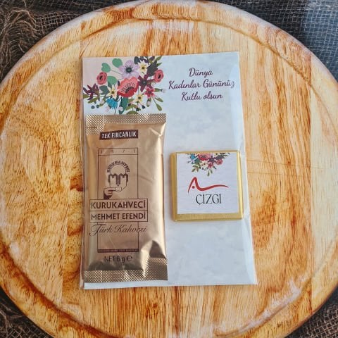 Çiçekli Firma Logolu Türk Kahveli Çikolatalı Kadınlar Günü Hediyesi