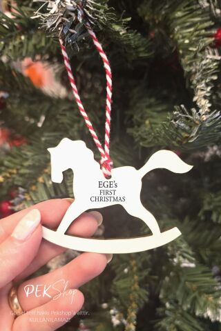 Sallanan At İsme Özel İlk Yılbaşı Ağacı Süsü