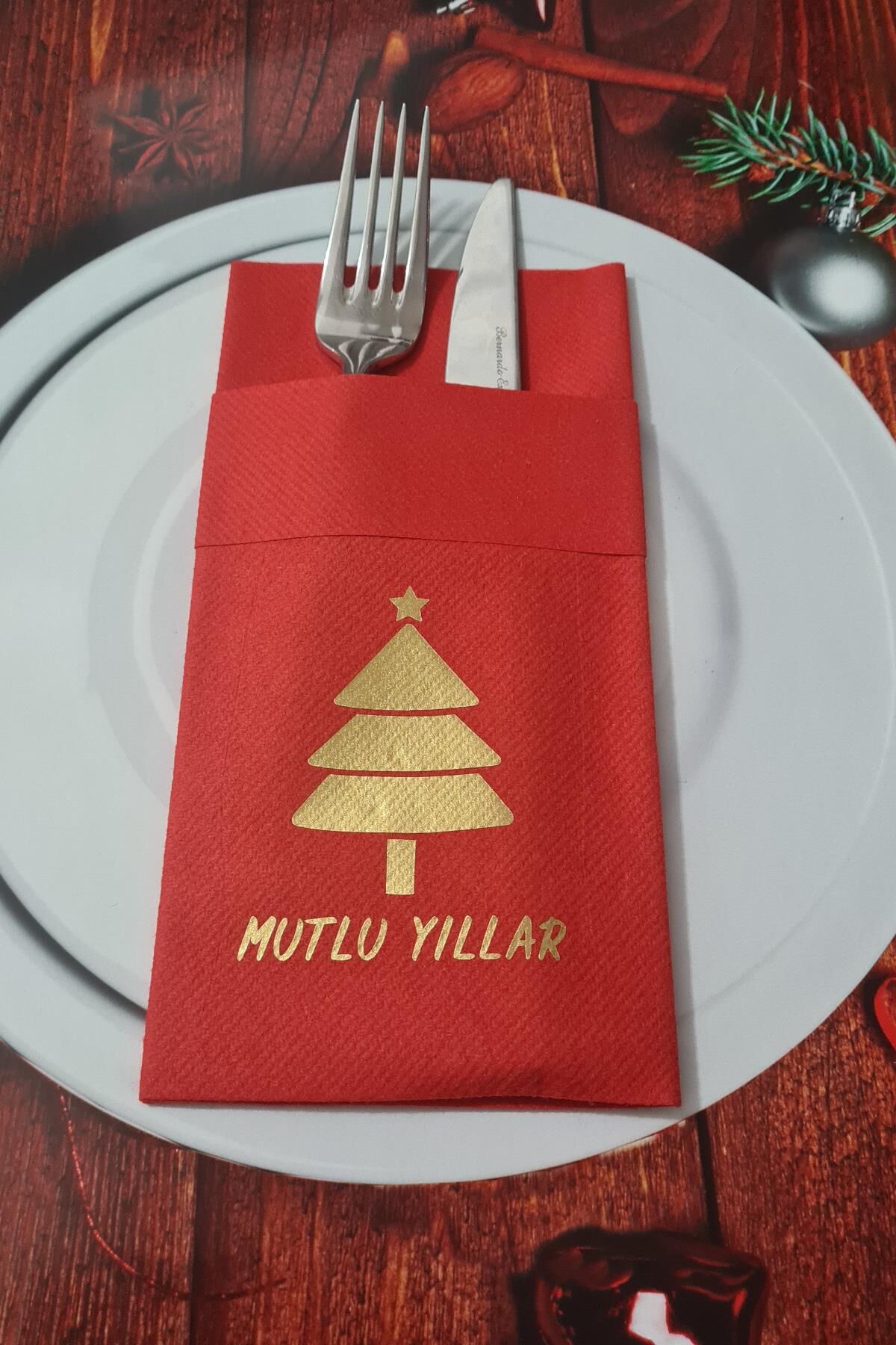 Kumaş Dokulu Kırmızı Peçete Gold Varak Yılbaşı Ağacı Mutlu Yıllar Yazılı Yılbaşı Sofrası - Yeni Yıl Peçetesi