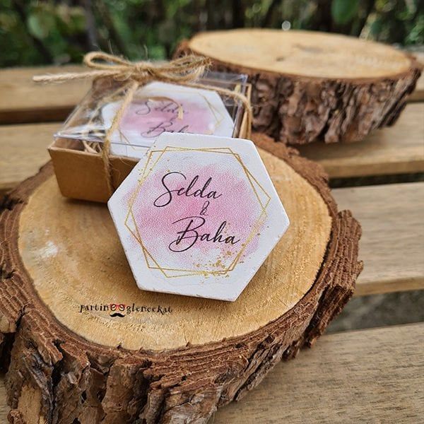 Pembe - Gold Konsept Baskılı Altıgen Doğal Taş Magnet Kutusuz
