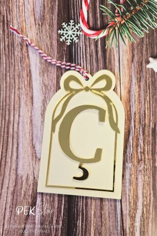 Baş Harfli Pencere Model Fiyonklu Yılbaşı Ağaç Süsü - Gold Baş Harf ve Fiyonk Tasarım Yeni Yıl Süsü