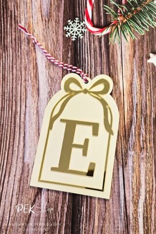 Baş Harfli Pencere Model Fiyonklu Yılbaşı Ağaç Süsü - Gold Baş Harf ve Fiyonk Tasarım Yeni Yıl Süsü