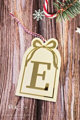 Baş Harfli Pencere Model Fiyonklu Yılbaşı Ağaç Süsü - Gold Baş Harf ve Fiyonk Tasarım Yeni Yıl Süsü