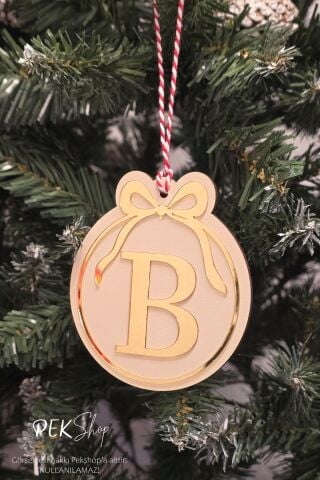 Baş Harfli Yuvarlak Model Fiyonklu Yılbaşı Ağaç Süsü - Gold Baş Harf ve Fiyonk Tasarım Yeni Yıl Süsü