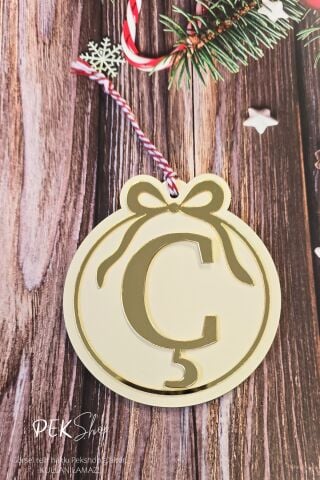 Baş Harfli Yuvarlak Model Fiyonklu Yılbaşı Ağaç Süsü - Gold Baş Harf ve Fiyonk Tasarım Yeni Yıl Süsü