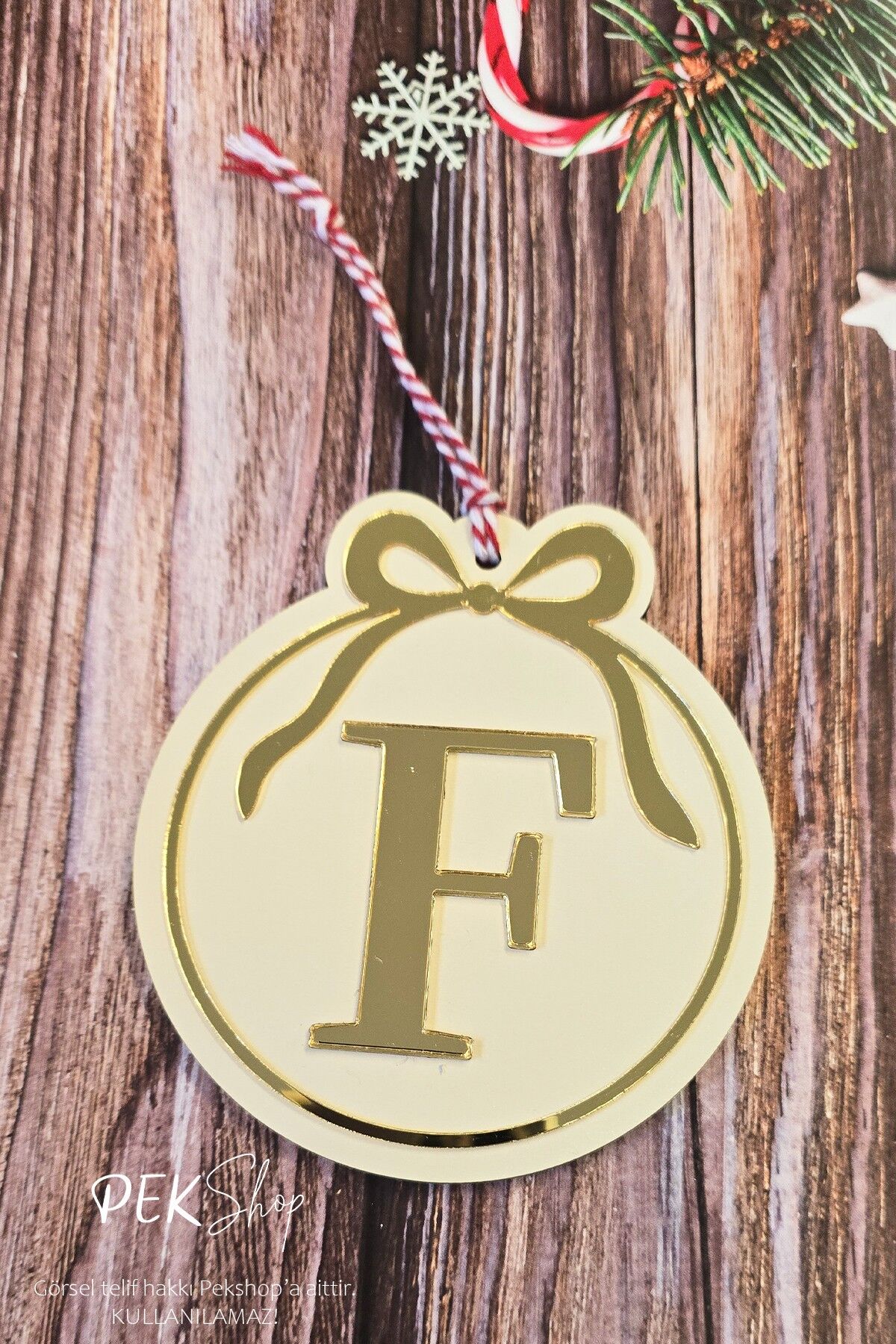 Baş Harfli Yuvarlak Model Fiyonklu Yılbaşı Ağaç Süsü - Gold Baş Harf ve Fiyonk Tasarım Yeni Yıl Süsü F