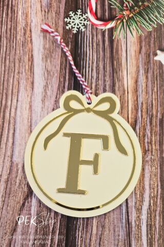 Baş Harfli Yuvarlak Model Fiyonklu Yılbaşı Ağaç Süsü - Gold Baş Harf ve Fiyonk Tasarım Yeni Yıl Süsü F