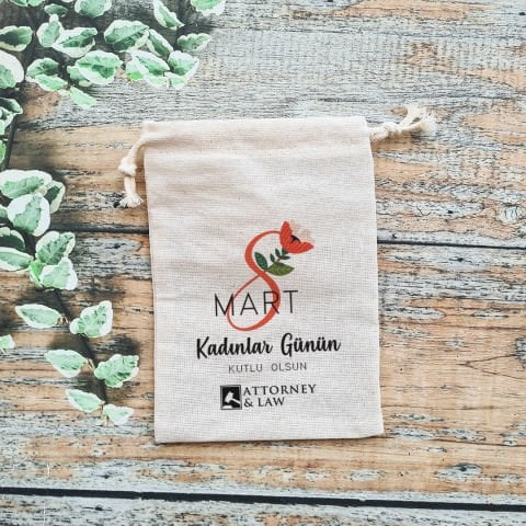 Kırmızı Çiçekli 8 Mart Kadınlar Günü Hediye Kesesi Şirket Logolu