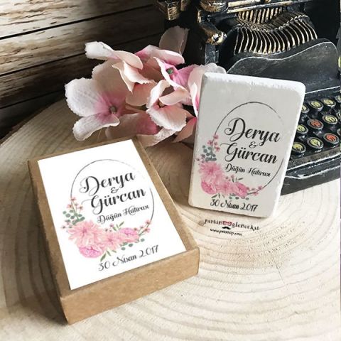 Pembe Soft Çiçek Konsept Baskılı Taş Magnet Şeffaf Kapaklı Kraft Kutu