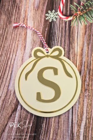 Baş Harfli Yuvarlak Model Fiyonklu Yılbaşı Ağaç Süsü - Gold Baş Harf ve Fiyonk Tasarım Yeni Yıl Süsü S
