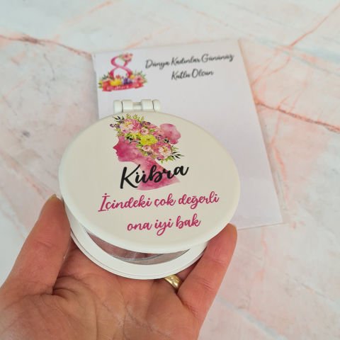 Tek Tek İsimli Pembe Kadın Silüeti 8 Mart Hediyelik Ayna