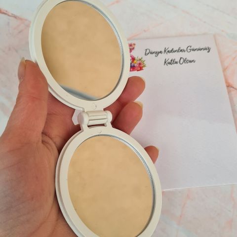 Tek Tek İsimli Pembe Kadın Silüeti 8 Mart Hediyelik Ayna