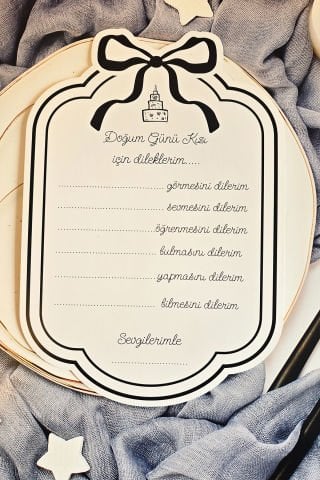 Siyah Beyaz Fiyonk Konsept Doğum Günü Kızına Dileklerim Kartı