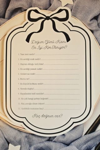 Siyah Beyaz Fiyonk Konsept Doğum Günü Kızını Kim Tanıyor Oyun Kartı