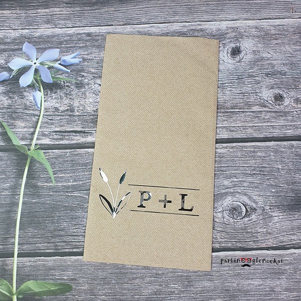 Silver Varaklı Çiçekli Baş Harf Konsept Kraft Peçete