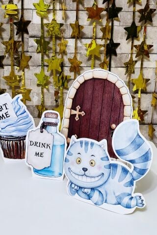 Alice in Wonderland Tema Doğum Günü Ayaklı Pano Seti Alice in Wonderland Doğum Günü Masa Üstü Panolar